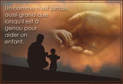      LA MAIN DE TON PAPA ET LA TIENNE QUAND TU N'ETAIS QU' UN PETIT BOUT DE CHOU